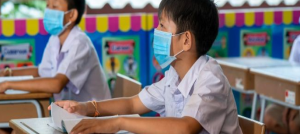 Sekolah di Tengah Pandemi: Bagaimana Institusi Pendidikan Beradaptasi dengan Pembelajaran Daring